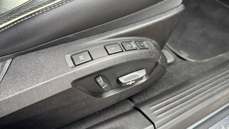 Volvo V40 T2 [122] R DESIGN Edition 5dr Petrol Hatchback